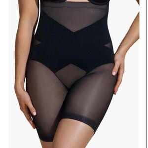 Honeylove Super Power Short in Runway Black M / 8